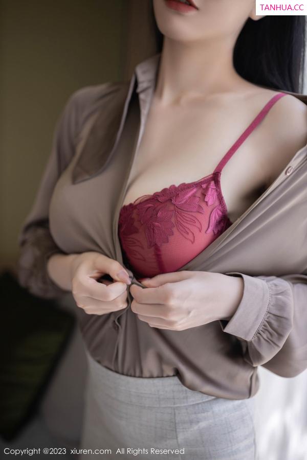 安然Maleah  [XiuRen]高清写真图 2023.06.20 No.6951 安然anran 短裙黑丝第22张图片